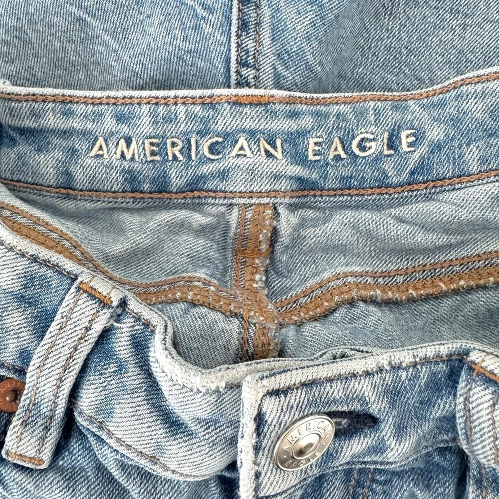 American Eagle Outfitters Baggy Mom Short Distressed‎ Denim Light Wash Size 00